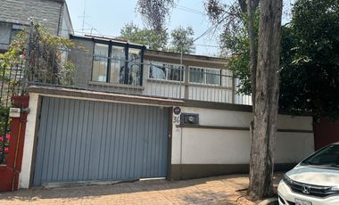 Preciosa Casa en Venta en La Colonia Periodista.