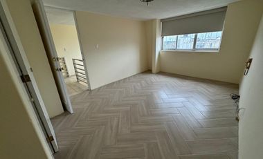 CASA BIEN UBICADA EN FRACCIONAMIENTO LOMAS ALTAS, TOLUCA, 4 RECAMARAS