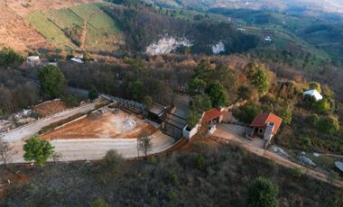 588 MT2 DE TIERRA CON MILES DE KM2 DE VISTA A PAISAJES INCREIBLES DE UN MAR DE NUBES Y VALLES.