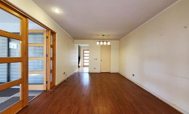 Arriendo maravillosa casa en Sector alto Peñalolén .