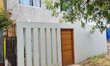 Casa remodelada 4D, 2 pisos, Barrio Residencial