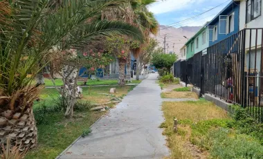 Casa remodelada 4D, 2 pisos, Barrio Residencial