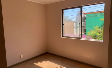 Casa remodelada 4D, 2 pisos, Barrio Residencial