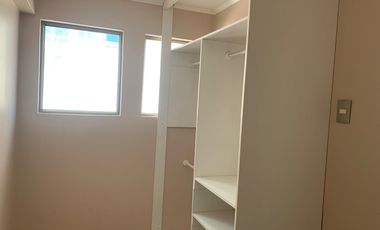 Casa remodelada 4D, 2 pisos, Barrio Residencial