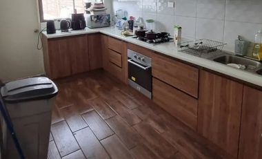 Casa remodelada 4D, 2 pisos, Barrio Residencial