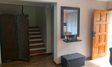 Casa remodelada 4D, 2 pisos, Barrio Residencial