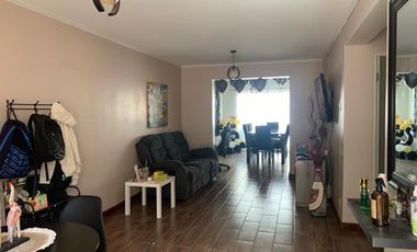 Casa remodelada 4D, 2 pisos, Barrio Residencial
