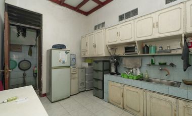 Rumah LT 157 SHM 14 Menit ke The Park Pejaten Dibantu KPR J-40181