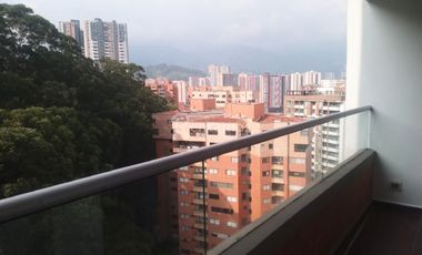 apartamento en arriendo en loma linda. Cod A776684