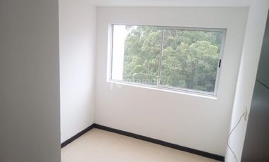 apartamento en arriendo en loma linda. Cod A776684