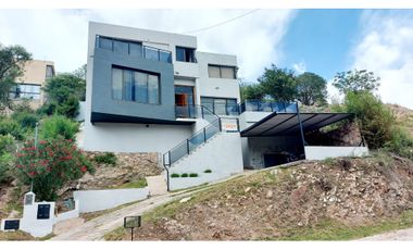 Villa Carlos Paz casa en venta 3 dormitorios vista al Lago