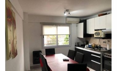 IMPECABLE DEPARTAMENTO DE 2 AMB CON COCHERA EN EXCELENTE ZONA