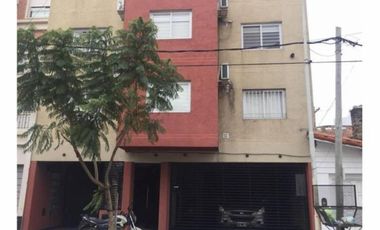 IMPECABLE DEPARTAMENTO DE 2 AMB CON COCHERA EN EXCELENTE ZONA