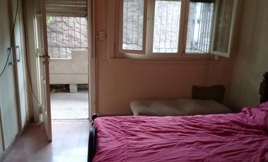 CASADE 3 AMBIENTES EN PLANTA ALTA,ENTRADA DE AUTO Y FONDO LIBRE.