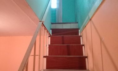 CASADE 3 AMBIENTES EN PLANTA ALTA,ENTRADA DE AUTO Y FONDO LIBRE.