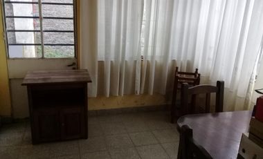 CASADE 3 AMBIENTES EN PLANTA ALTA,ENTRADA DE AUTO Y FONDO LIBRE.