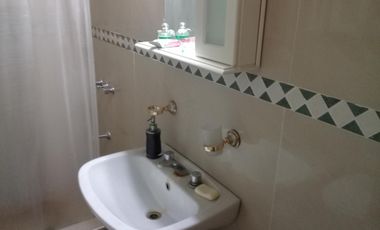 CASADE 3 AMBIENTES EN PLANTA ALTA,ENTRADA DE AUTO Y FONDO LIBRE.