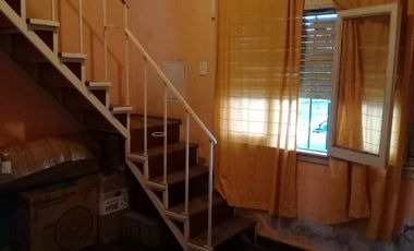 CASADE 3 AMBIENTES EN PLANTA ALTA,ENTRADA DE AUTO Y FONDO LIBRE.