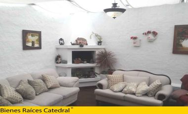 Casa de venta en Ricaurte – código:14019