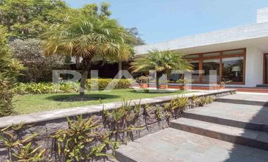 En venta casa de lujo en exclusiva urbanización Tumbaco sector Intervalles