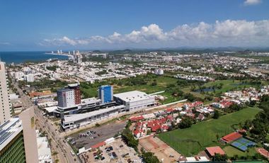 ¡Terreno frente Hotel El Cid en Mazatlán para desarrollo inmobiliario!