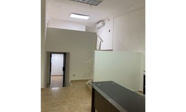 SE VENDE LOCAL EN EL CANGREJO PUNTO ESTRATEGICO -I.G.