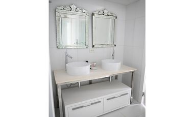 Se alquila apartamento en Av. Balboa, piso 42. (AA)