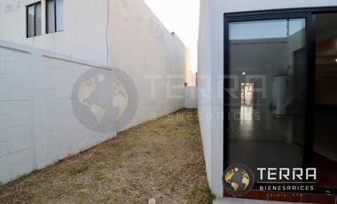 VENTA Casa  con Terreno Excedente, Amplia y Equipada en Cto Monarca, Fracc.  Alt