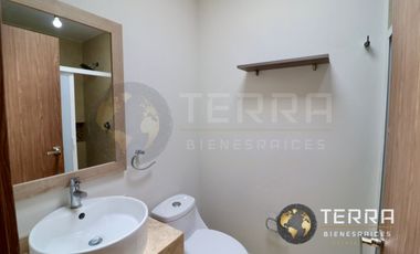 VENTA Casa  con Terreno Excedente, Amplia y Equipada en Cto Monarca, Fracc.  Alt