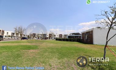 VENTA Casa  con Terreno Excedente, Amplia y Equipada en Cto Monarca, Fracc.  Alt