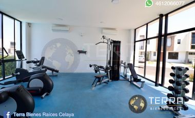VENTA Casa  con Terreno Excedente, Amplia y Equipada en Cto Monarca, Fracc.  Alt