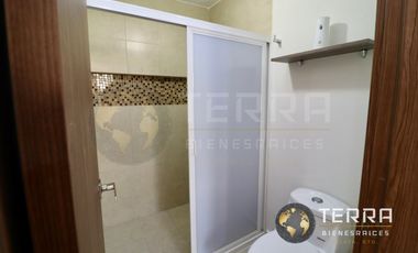 VENTA Casa  con Terreno Excedente, Amplia y Equipada en Cto Monarca, Fracc.  Alt