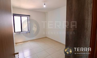 VENTA Casa  con Terreno Excedente, Amplia y Equipada en Cto Monarca, Fracc.  Alt