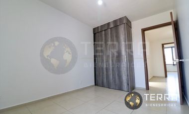 VENTA Casa  con Terreno Excedente, Amplia y Equipada en Cto Monarca, Fracc.  Alt