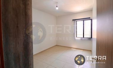 VENTA Casa  con Terreno Excedente, Amplia y Equipada en Cto Monarca, Fracc.  Alt