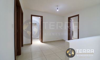VENTA Casa  con Terreno Excedente, Amplia y Equipada en Cto Monarca, Fracc.  Alt