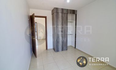 VENTA Casa  con Terreno Excedente, Amplia y Equipada en Cto Monarca, Fracc.  Alt