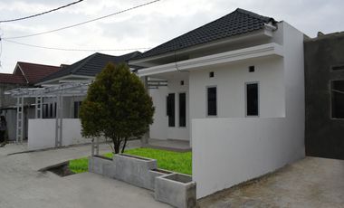 EXCLUSIVE RUMAH MINIMALIS TANAH BESAR BISA REQUES TATA RUANGAN LOKASI DELIMA