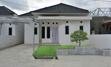 EXCLUSIVE RUMAH MINIMALIS TANAH BESAR BISA REQUES TATA RUANGAN LOKASI DELIMA