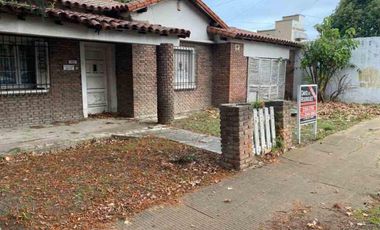 CHALET A RECICLAR DE 3 AMBIENTES EN VENTA - BELLA VISTA - NUEVO PRECIO