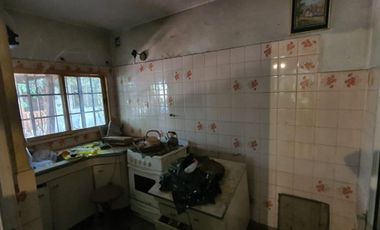 CHALET A RECICLAR DE 3 AMBIENTES EN VENTA - BELLA VISTA - NUEVO PRECIO