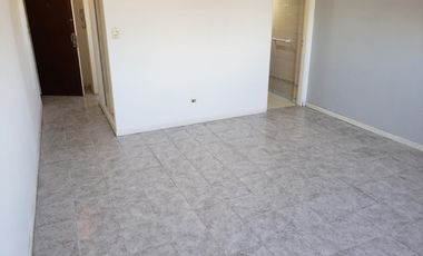 Monoambiente al contrafrente - Muy Bueno