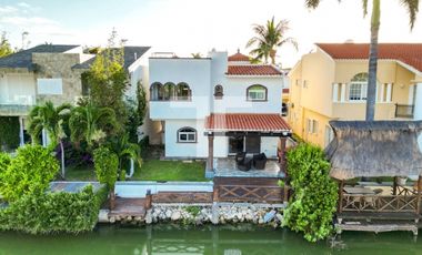 Casa en renta de 4 recámaras Isla Amorosa Zona Hotelera Cancú