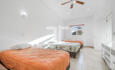 Casa en renta de 4 recámaras Isla Amorosa Zona Hotelera Cancú