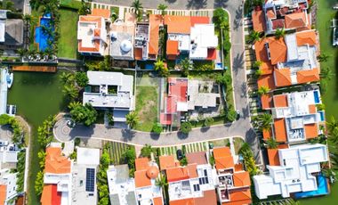 Casa en renta de 4 recámaras Isla Amorosa Zona Hotelera Cancú
