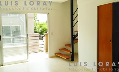 Departamento tipo dúplex ubicado a 600 metros de la estación.