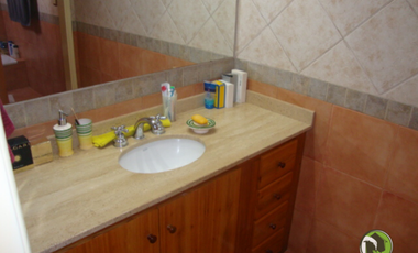 EXCELENTE CASA EN VENTA - QUILMES.