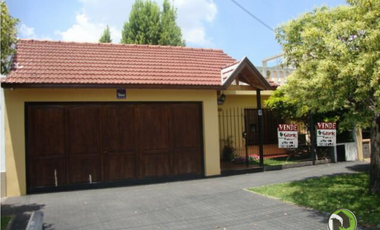 EXCELENTE CASA EN VENTA - QUILMES.