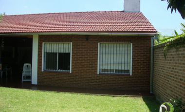 EXCELENTE CASA EN VENTA - QUILMES.