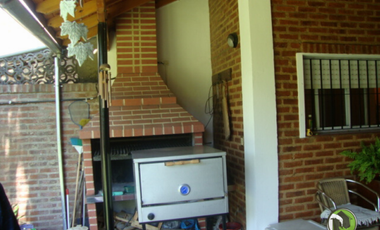 EXCELENTE CASA EN VENTA - QUILMES.